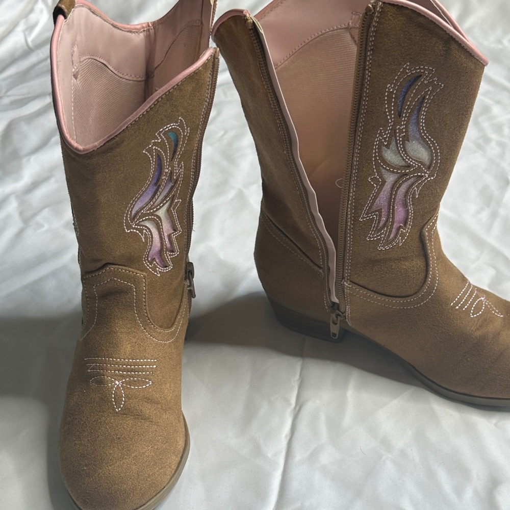 Brown Western Boots with Embroidered Design